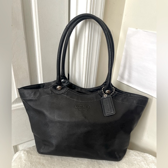 Coach Bleecker legacy Shoulder Bag EUC - Picture 11 of 11